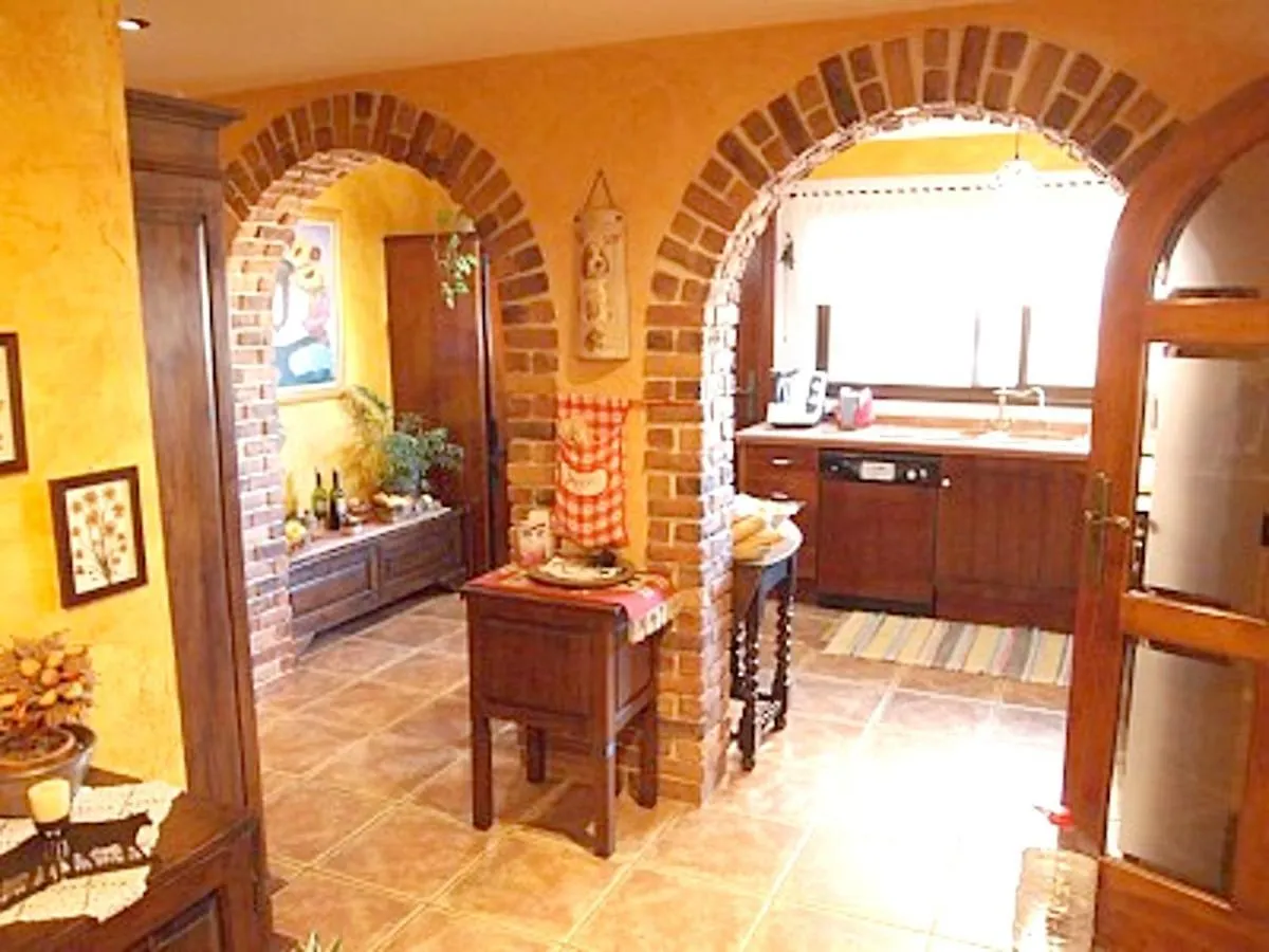 Granadilla Beach House: 5-Bedroom Retreat with Pool & Jacuzzi Granadilla De Abona