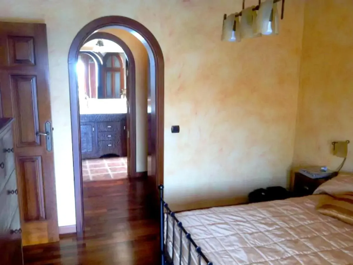 Granadilla Beach House: 5-Bedroom Retreat with Pool & Jacuzzi Granadilla De Abona Holiday home