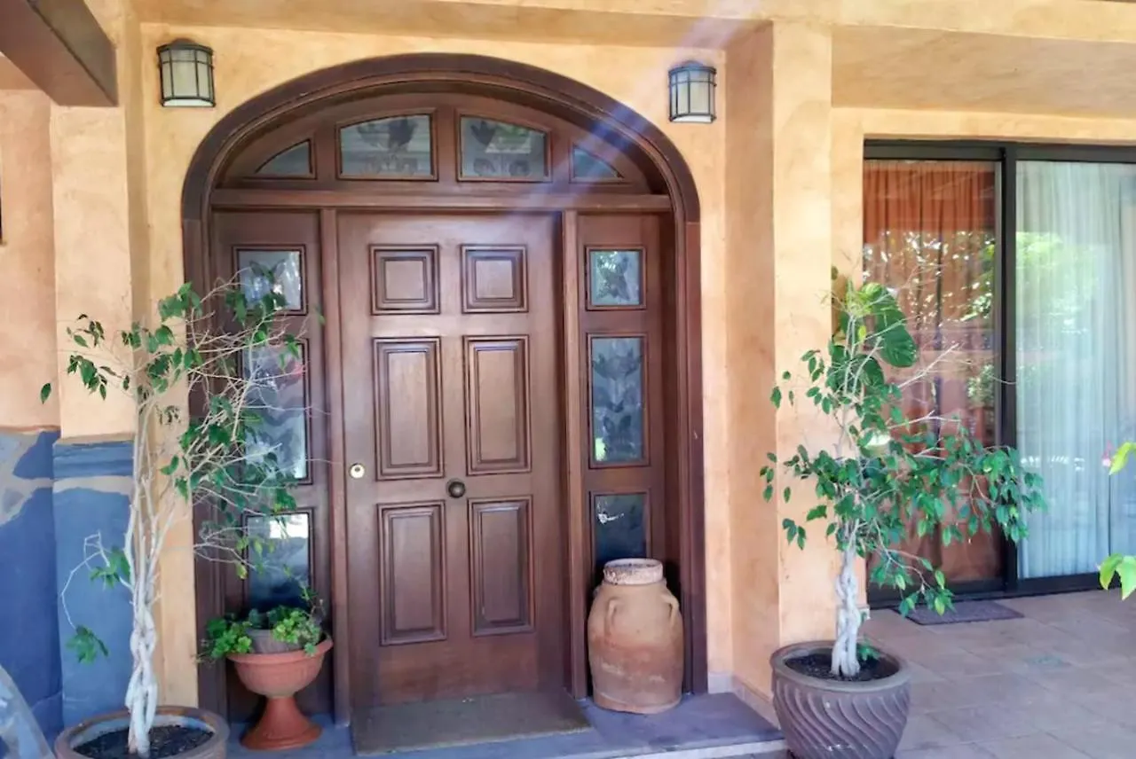 Holiday home Granadilla Beach House: 5-Bedroom Retreat with Pool & Jacuzzi Granadilla De Abona
