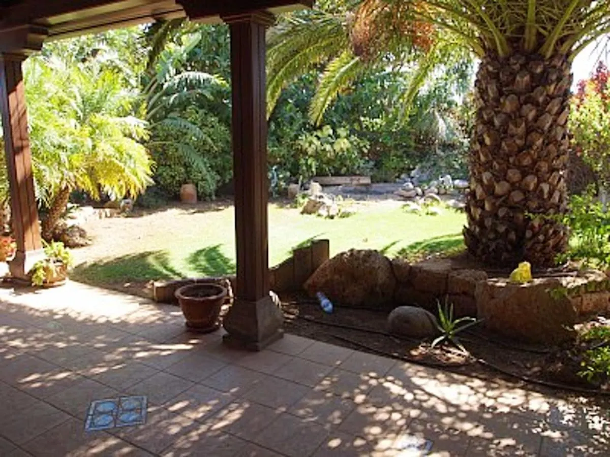 Granadilla Beach House: 5-Bedroom Retreat with Pool & Jacuzzi Granadilla De Abona Holiday home