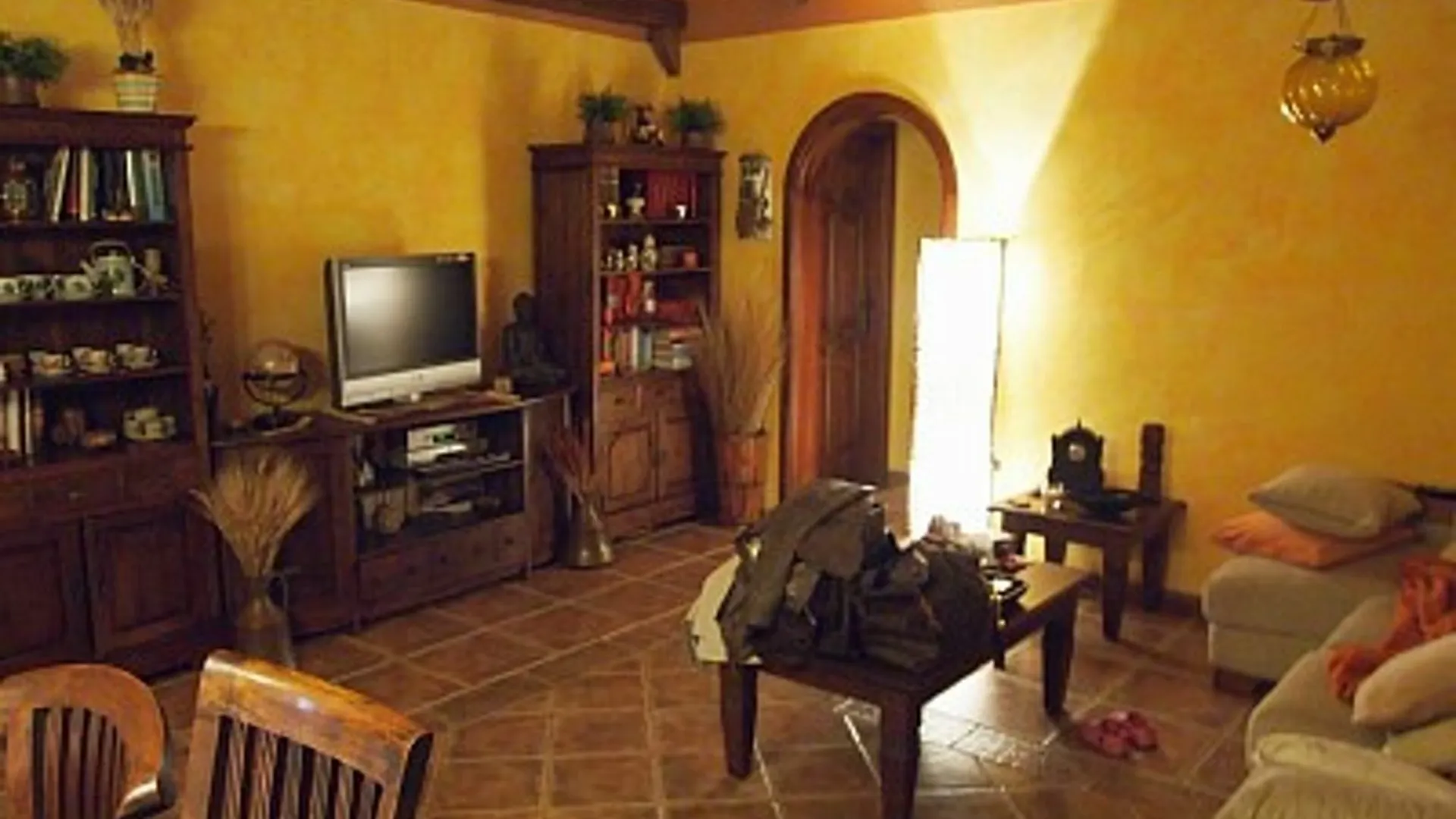 Granadilla Beach House: 5-Bedroom Retreat with Pool & Jacuzzi Granadilla De Abona
